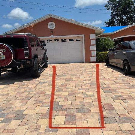 Twelve Oaks Modern Independent Apartment Tampa Bagian luar foto