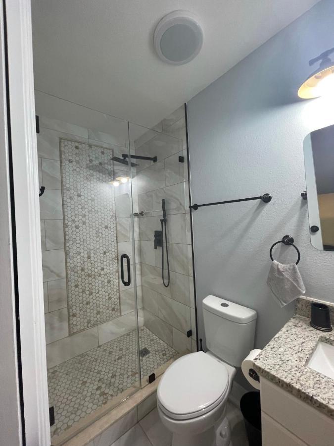 Twelve Oaks Modern Independent Apartment Tampa Bagian luar foto